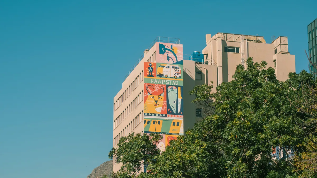 Fresque colorée sur un immeuble de Cape Town