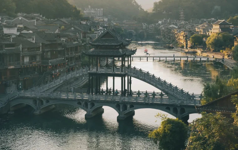 Paysage de voyage associé à fenghuang chine