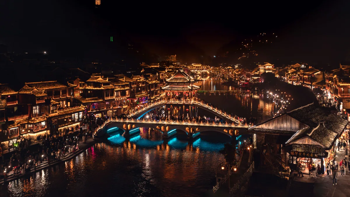 Détail du paysage et de l'étape liés à fenghuang chine