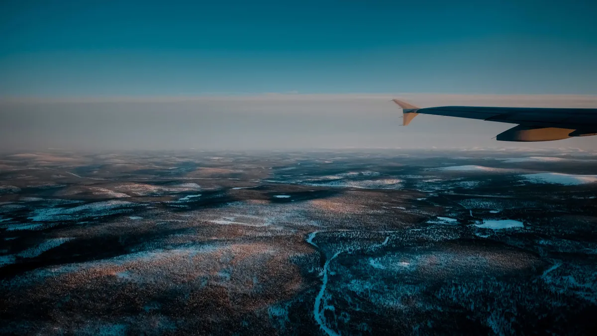 Détail du paysage et de l'étape liés à prendre avion avec enfants