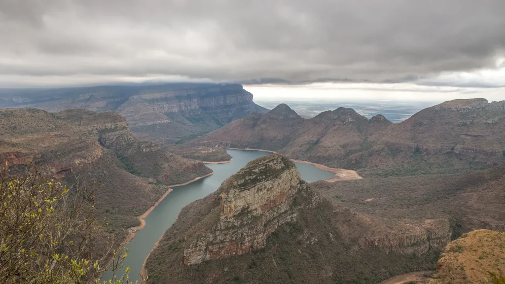 Rivière et falaises du Blyde River Canyon vues depuis les hauteurs