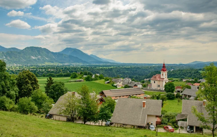 Paysage de voyage associé à slovénie en van