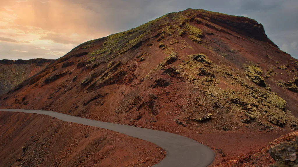 Paysage de voyage associé à timanfaya en voiture
