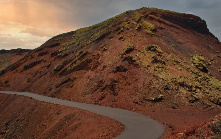 Paysage de voyage associé à timanfaya en voiture