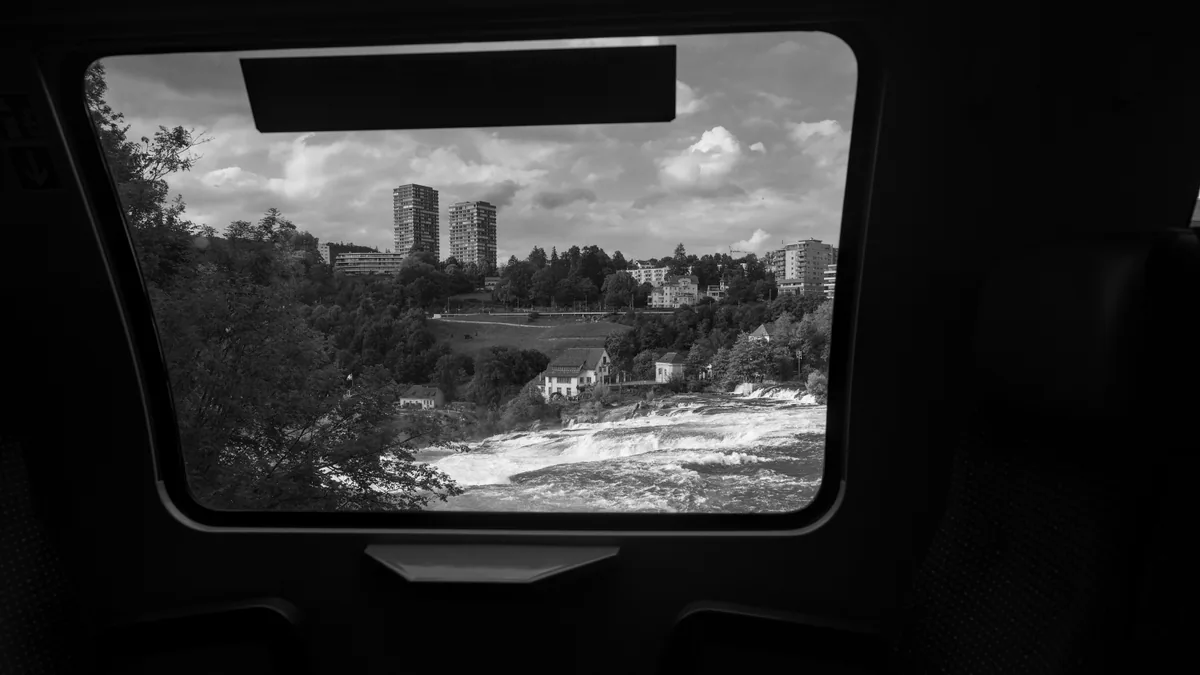 Détail du paysage et de l'étape liés à voyage train europe famille