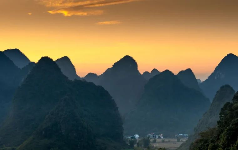 Paysage de voyage associé à yangshuo chine