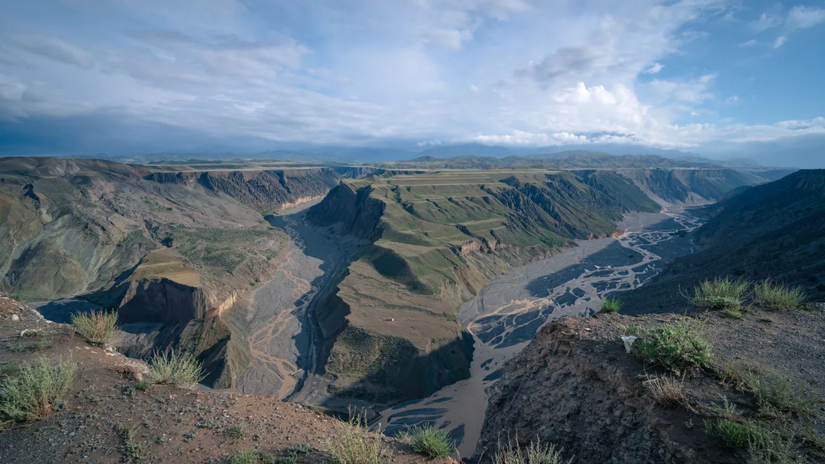 Détail du paysage et de l'étape liés à ouzbékistan dangereux